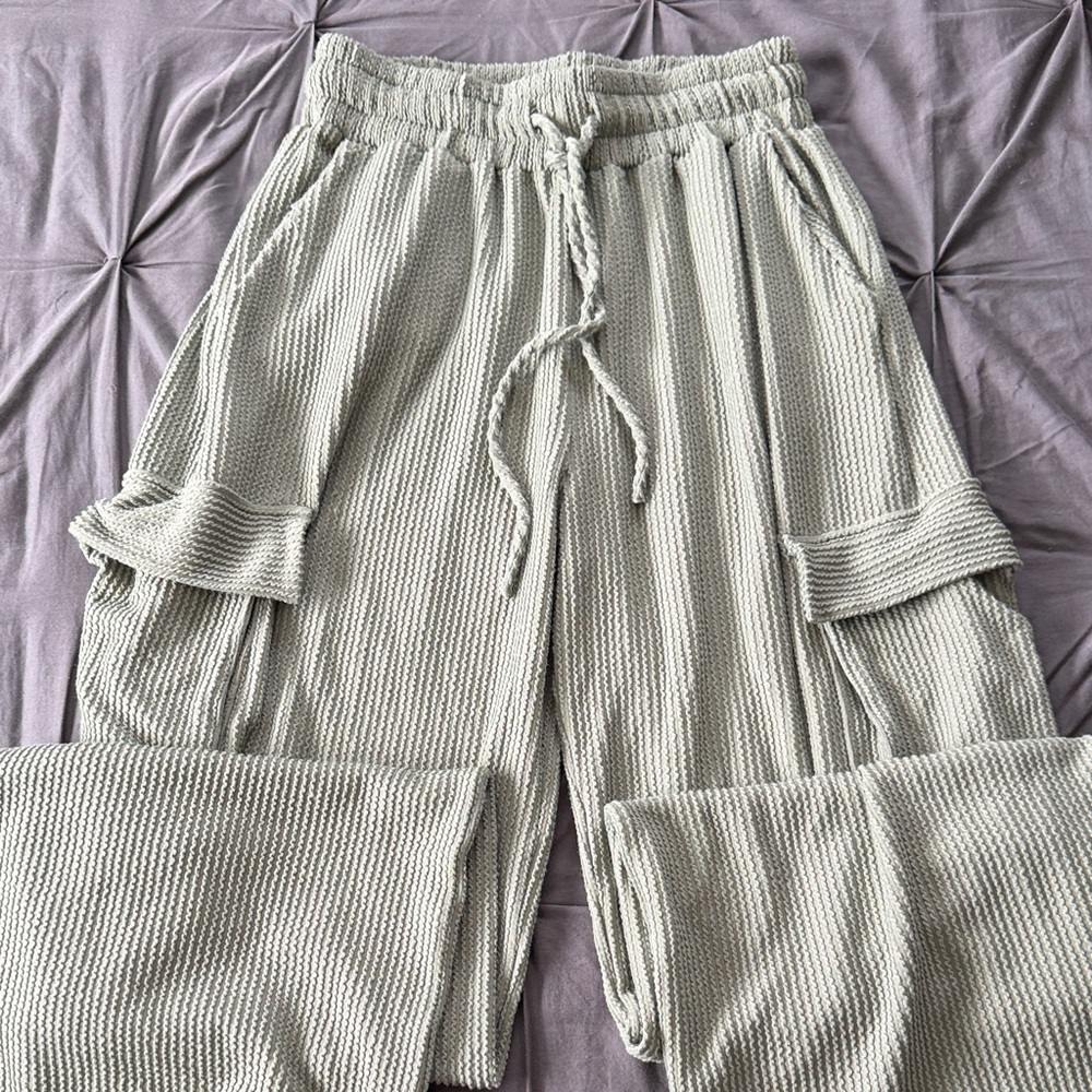 WinWin Textured Knit Joggers in Cream